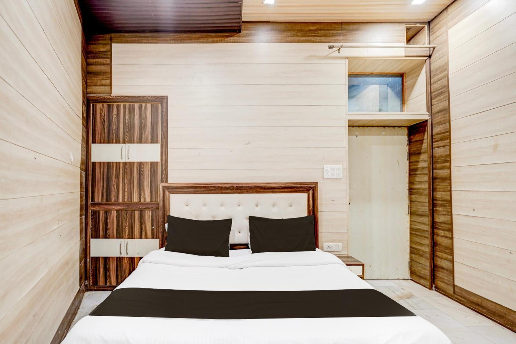 Hotel O Mayur Resort Mathura Zewnętrze zdjęcie